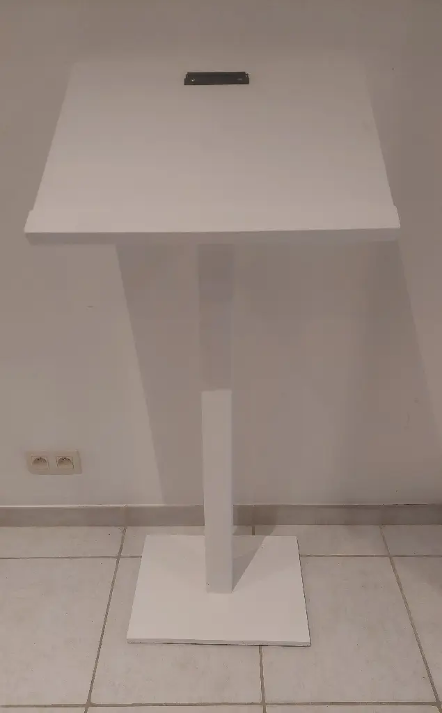 Pupitre en bois blanc
