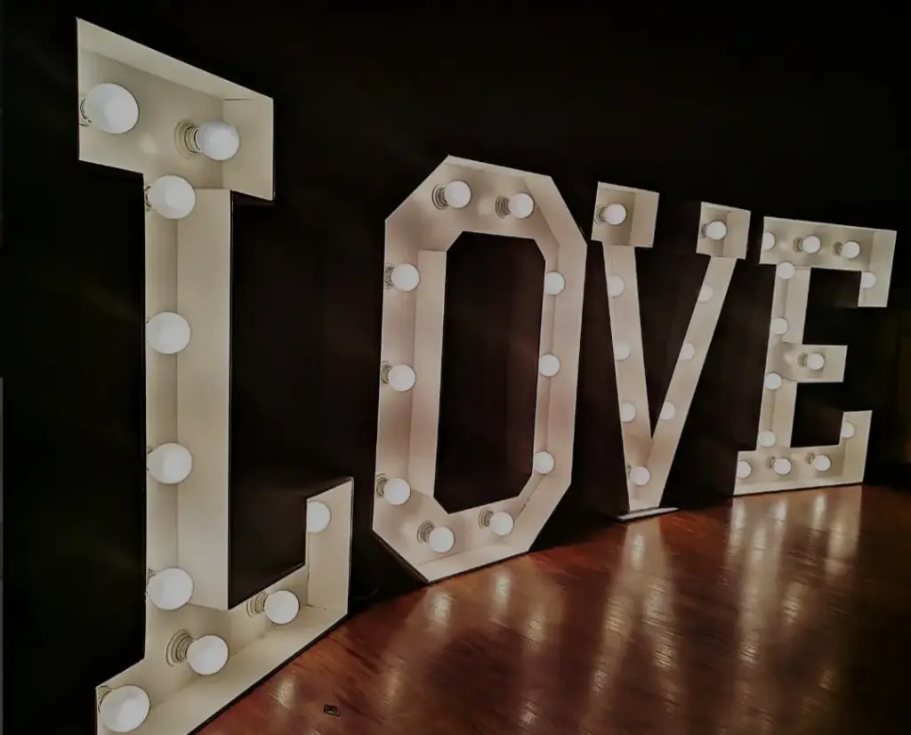Lettre LOVE lumineux 120 cm